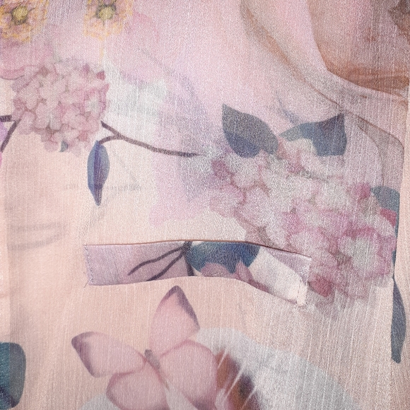 Clothes - Picture 3 of 4